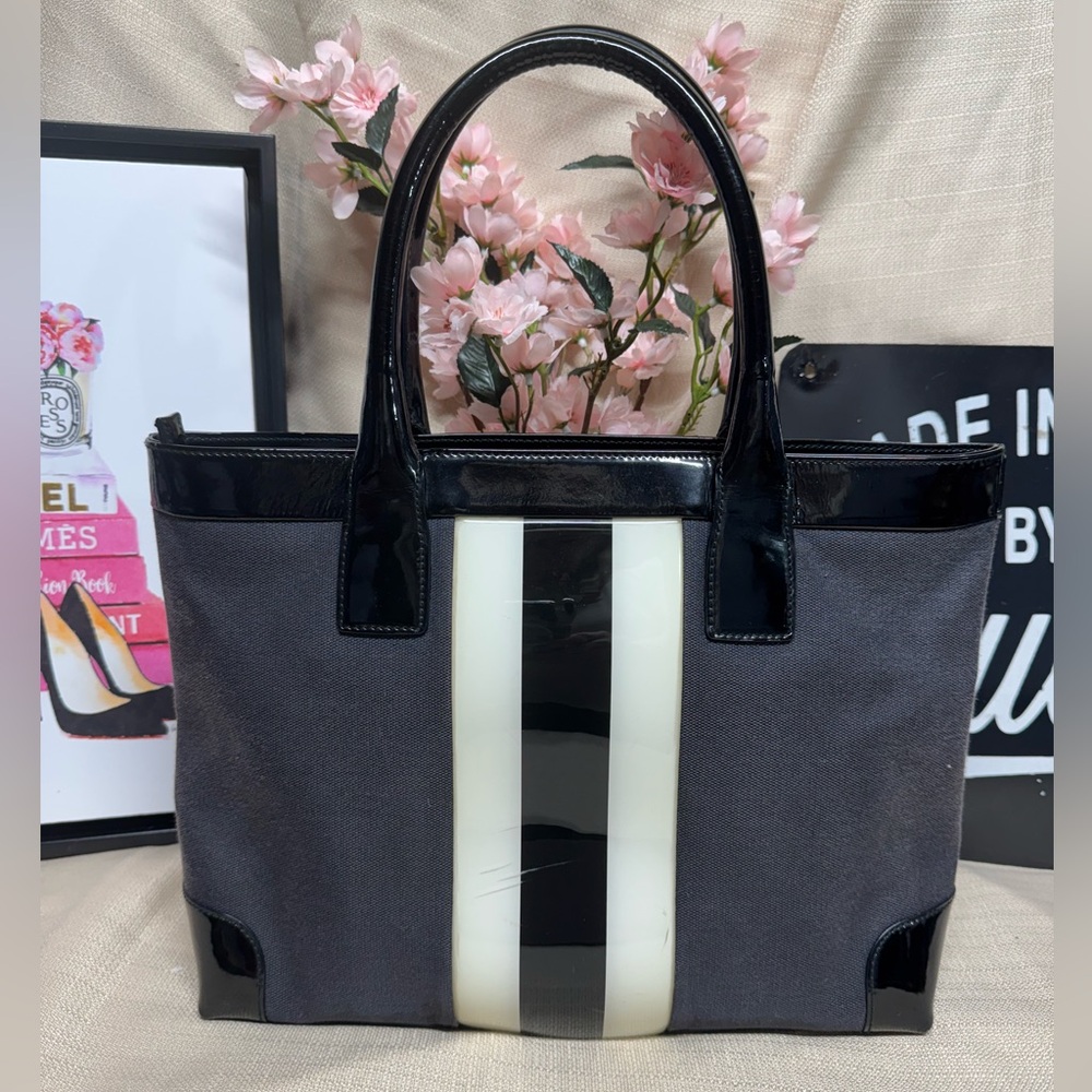⭐️EUC Gucci Black and Gray Women's Bag - Picture 2 of 11